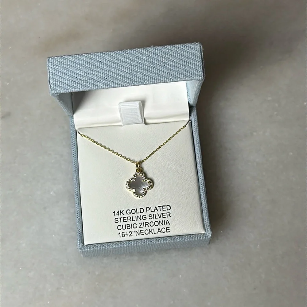 RACHEL ZOE 14KT Gold Mother Of Pearl Clover Necklace NWT - Picture 5 of 6